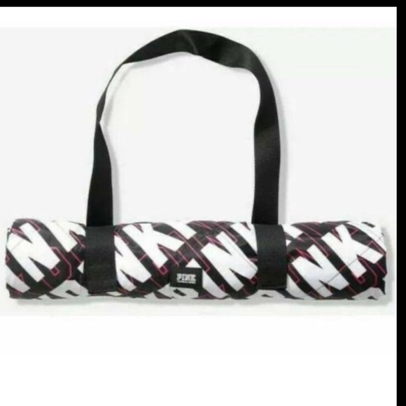 WORK OUT GYM or BEACH PERFECT 😍 Brand New Quilted Mat Size 57”by 52” - Picture 2 of 7